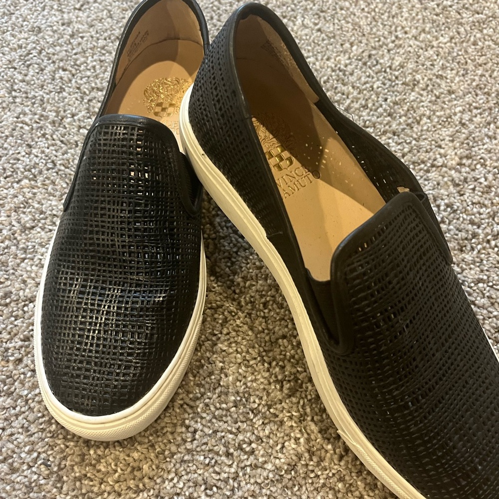 Vince Camuto black flats, new